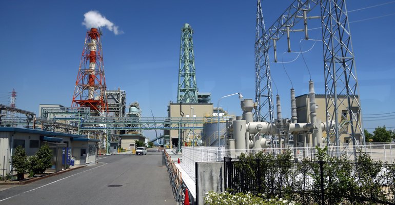 Owned by Gas & Power, a subsidiary of Osaka Gas, the Nakayama Nagoya Kyodo Hatsuden Co. Ltd coal-fired power plant began co-firing wood pellets at ≈ 5% rate in the 149 MWe unit 1 (left) in 2015. The newly built 110 MWe unit 2, currently under commissioning (right), will co-fire pellet at ≈ 30%. Total combined annual pellet consumption ≈ 155 000 tonnes.