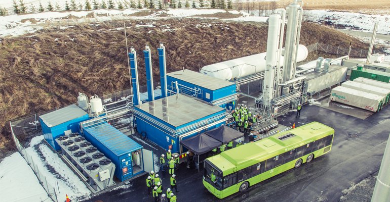 Aerial view of the Wärtsilä biogas liquefaction plant at EGE Biogass during the official opening. Key components are the LBG control system, the glycol pre-chiller, the raw biogas pre-treatment unit, the liguefaction unit and the onsite LBG storage and export station. The bus used ran on biogas too (photo courtesy Stig Jarnes / Wärtsilä).