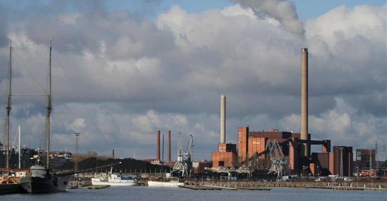 The 420 MWth/220MWe Hanasaari coal-fired combined heat and power (CHP) plant in downtown Helsinki power plant started to co-fire wood pellets at the end of 2015. Commissioned in 1974, the plant will be closed by the end of 2024 and the site repurposed as a residential/recreational area.