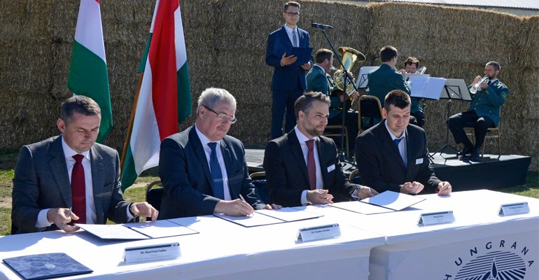 At the Hungrana biomass plant foundation stone ceremony (left) Dr Csaba Gyuricza, General Director of the National Agricultural Research and Innovation Centre (NAIK), Dr Sándor Fazekas, Hungarian Minster of Agriculture, Zoltán Reng, CEO and Dr Szabolcs Magyar CTO of Hungrana Kft (photo courtesy Ministry of Agriculture).