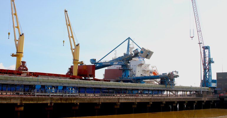 The two ﬁrst Siwertell multi-fuel ship unloaders in the UK were installed at ABP Port of Immingham each with a 1 200 tonne-per-hour discharge capacity. In July 2015, the two unloaders discharged the world’s ﬁrst Panamax-class shipment of pellets.