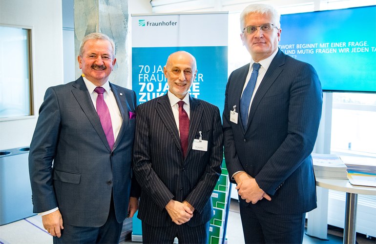 Professor Reimund Neugebauer (left), President of the Fraunhofer-Gesellschaft, Pier Luigi Gilibert, EIF Chief Executive and Joachim Menze, Head of the Representation of the European Commission in Munich at the founding of the Technologie Transfer Fonds/Fraunhofer Tech Transfer Fund (photo courtesy Marc Mueller/dedinag/Fraunhofer).