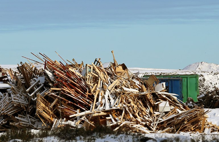 Post-consumer, industrial and construction and demolition wood waste awaiting further processing at a recycling facility in Sweden. According to a recent IEA report, Germany and Sweden stand out as the main importers of both hazardous and non-hazardous wood waste in north-western Europe.