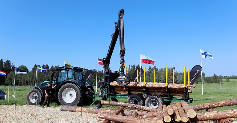 Valtra tractor with Kronos logging trailer.
