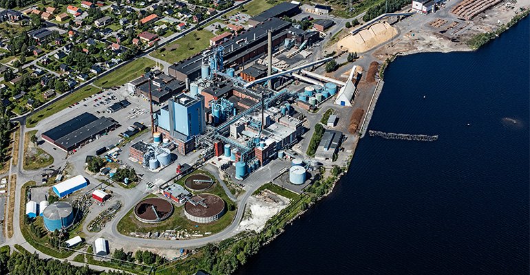 Aerial view of SCA's Obbola paper mill in Umeå, Sweden (photo courtesy Bergslagsbilden).