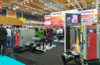 A busy Fröling stand at the 2022 Energiesparmesse in Wels, Austria